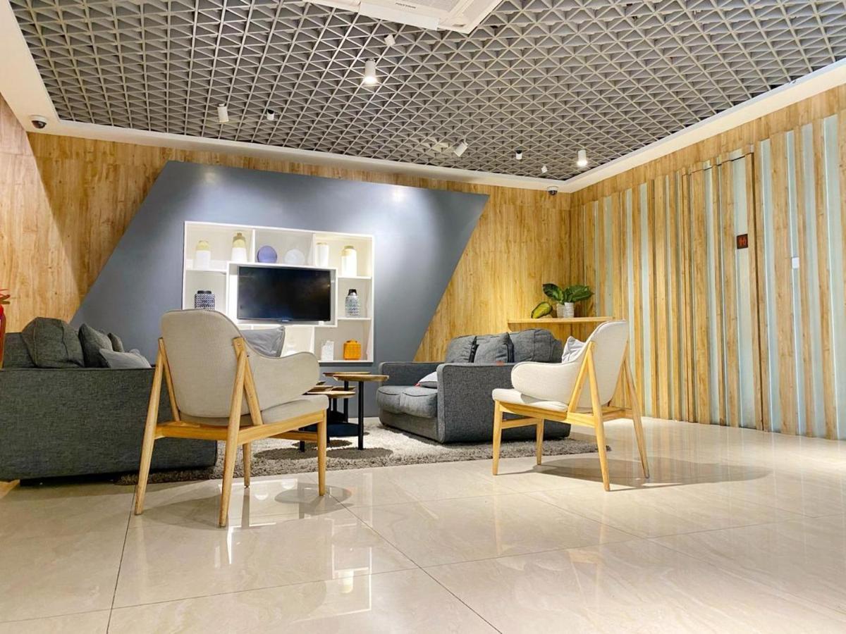 Juno Jatinegara Jakarta Exterior photo