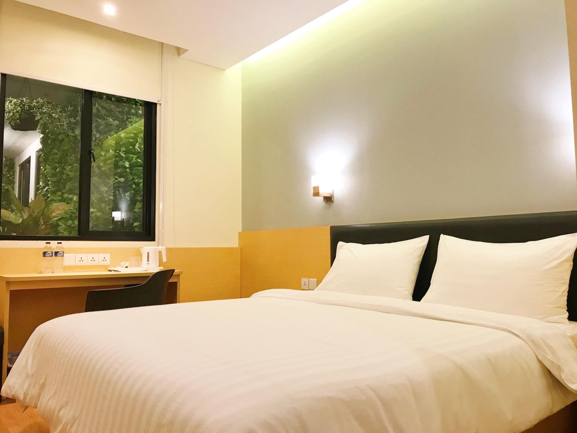 Juno Jatinegara Jakarta Exterior photo